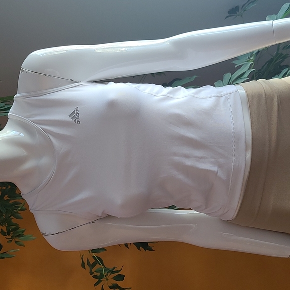 Adidas sports top - Picture 1 of 3